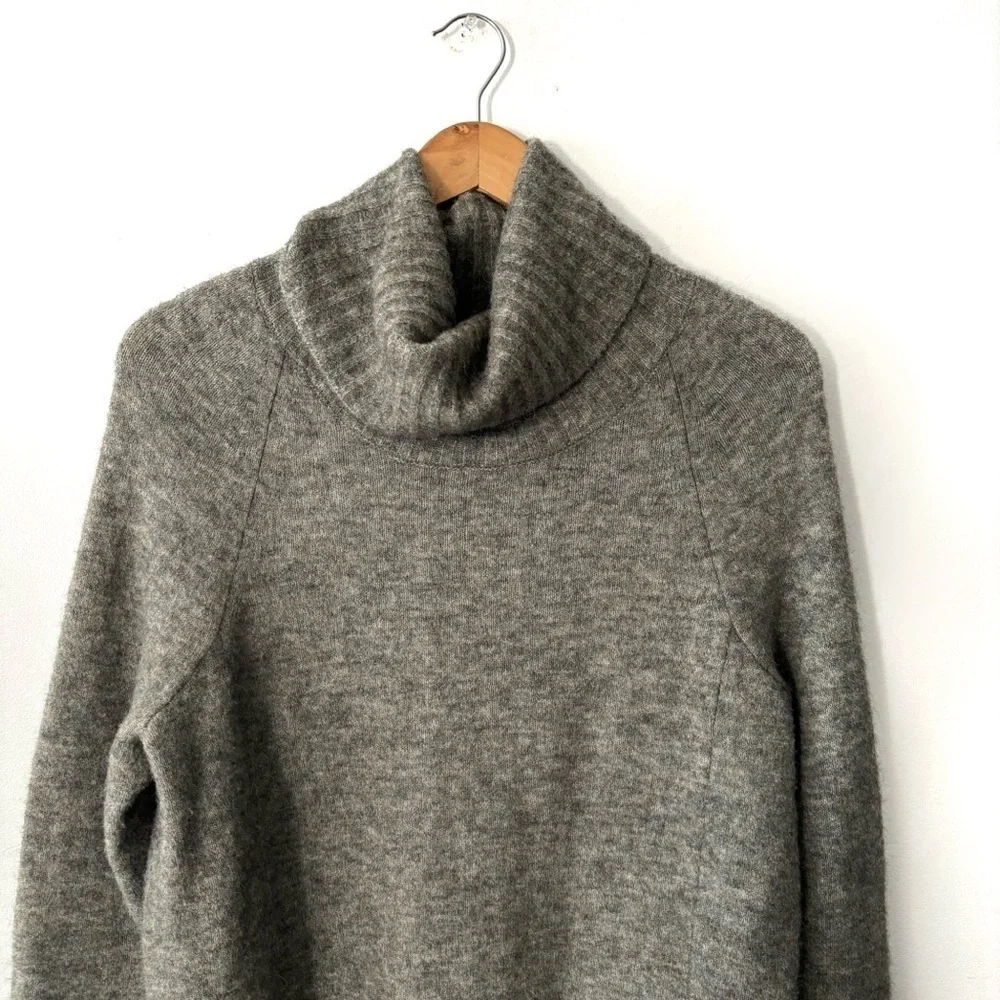 The Group By Babaton | Plutarch Turtleneck Sweater Olive Green Size XXS Aritzia - Picture 4 of 11